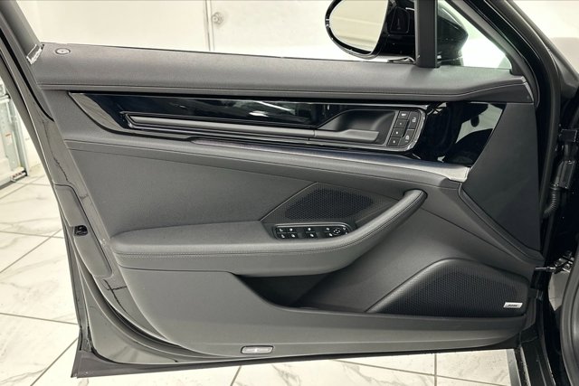 2025 Porsche Panamera 4 Image 24 of 53