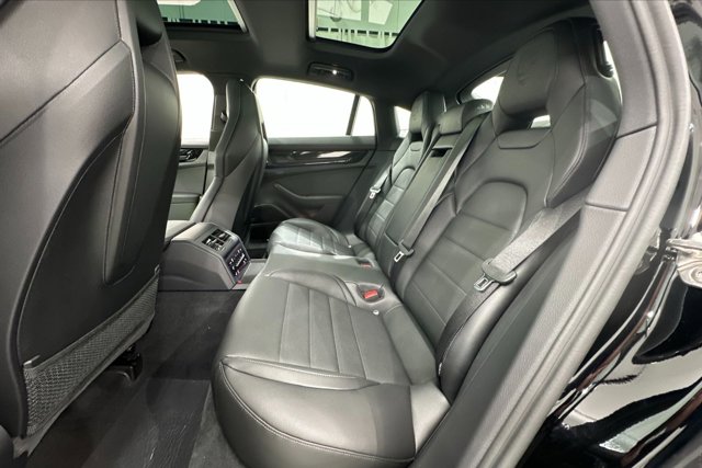2025 Porsche Panamera 4 Image 14 of 53