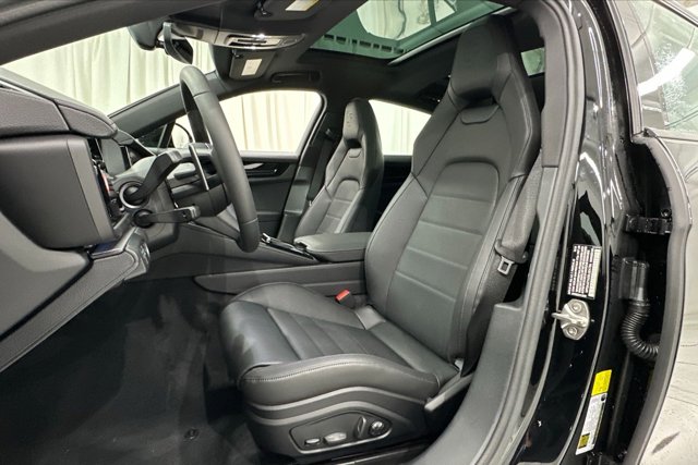 2025 Porsche Panamera 4 Image 28 of 53