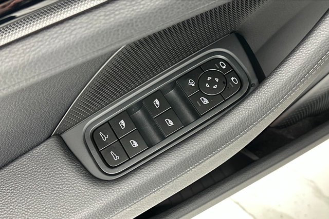 2025 Porsche Panamera 4 Image 25 of 53