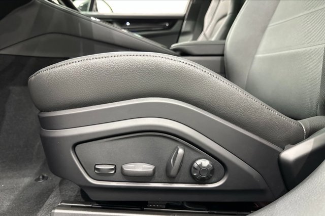 2025 Porsche Panamera 4 Image 29 of 53