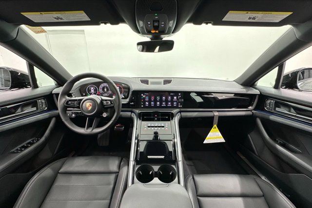 2025 Porsche Panamera 4 Image 18 of 53