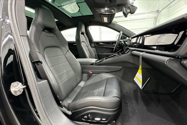 2025 Porsche Panamera 4 Image 20 of 53