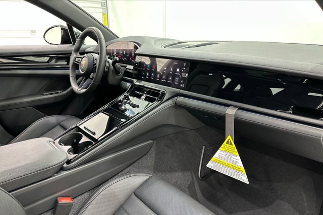 2025 Porsche Panamera 4 Image 21 of 53