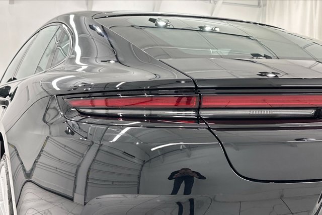 2025 Porsche Panamera 4 Image 12 of 53