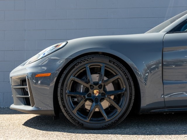 2025 Porsche Panamera 4 Image 12 of 29