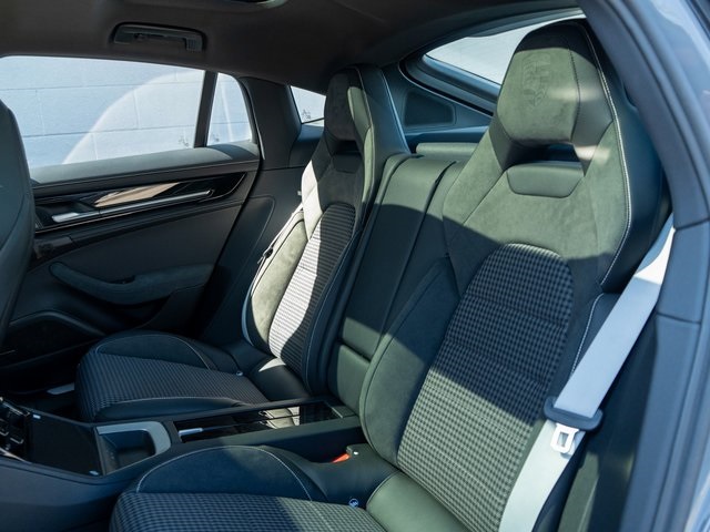 2025 Porsche Panamera 4 Image 18 of 29