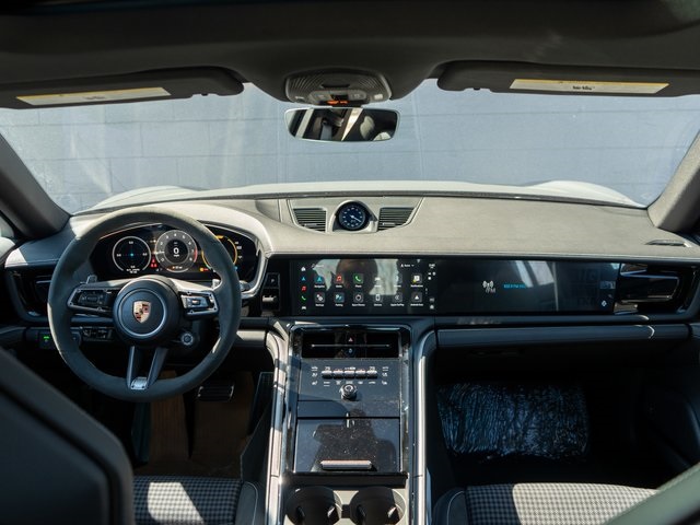 2025 Porsche Panamera 4 Image 21 of 29