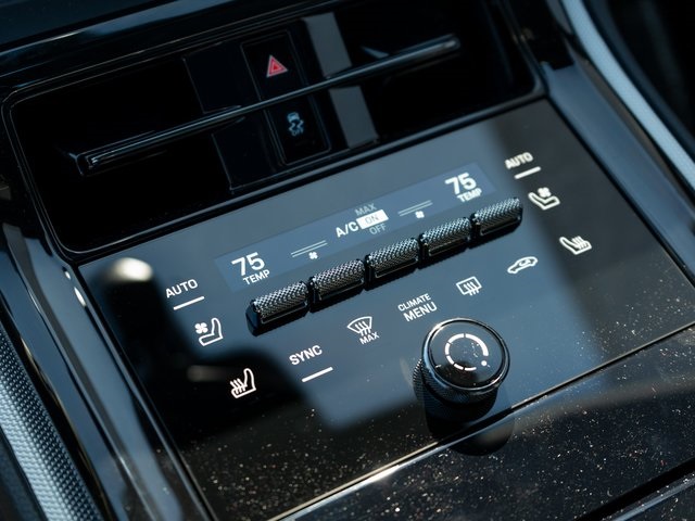 2025 Porsche Panamera 4 Image 25 of 29