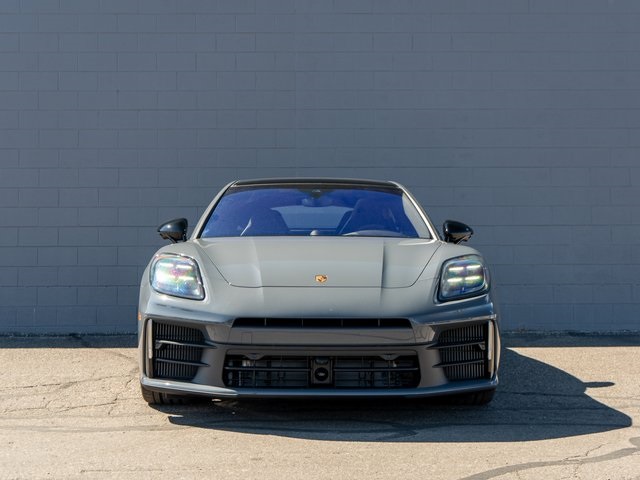 2025 Porsche Panamera 4 Image 2 of 29