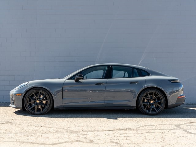 2025 Porsche Panamera 4 Image 8 of 29
