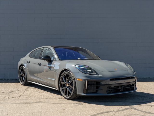 2025 Porsche Panamera 4 Image 3 of 29