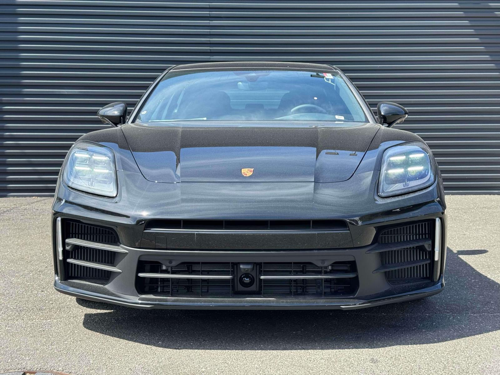 2025 Porsche Panamera Base Image 2 of 25