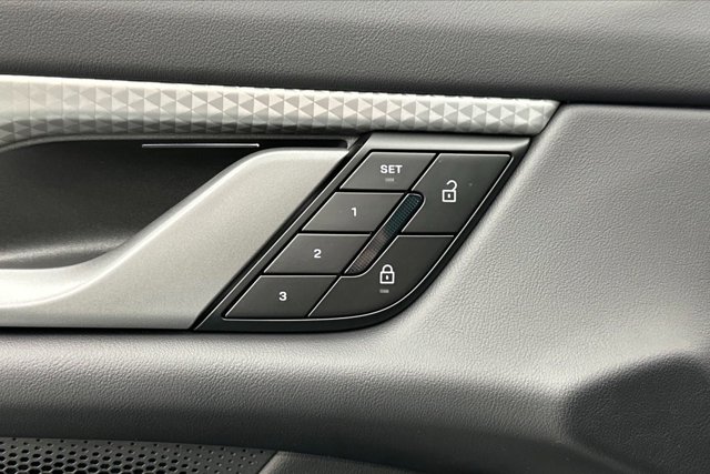 2025 Porsche Taycan 4S Image 25 of 63