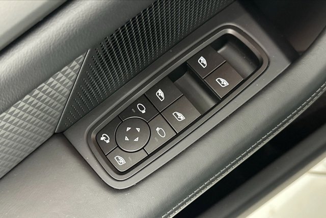 2025 Porsche Taycan 4S Image 24 of 63