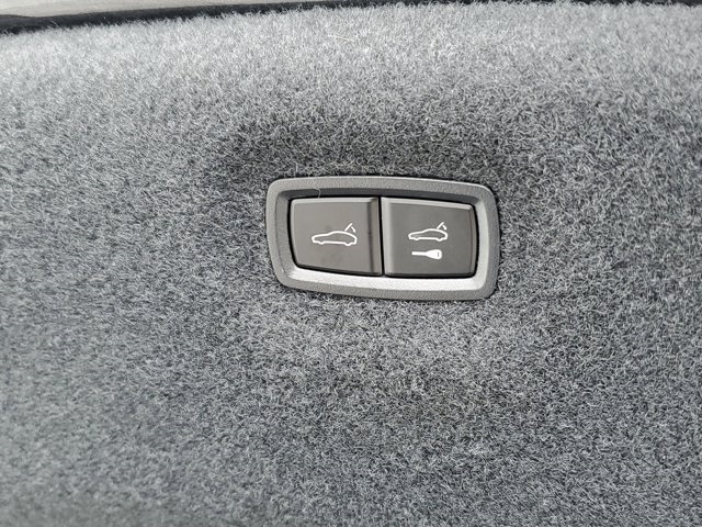 2025 Porsche Taycan Base Image 21 of 29