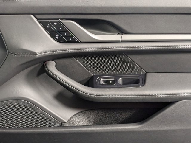 Vehicle image 19 of 25
