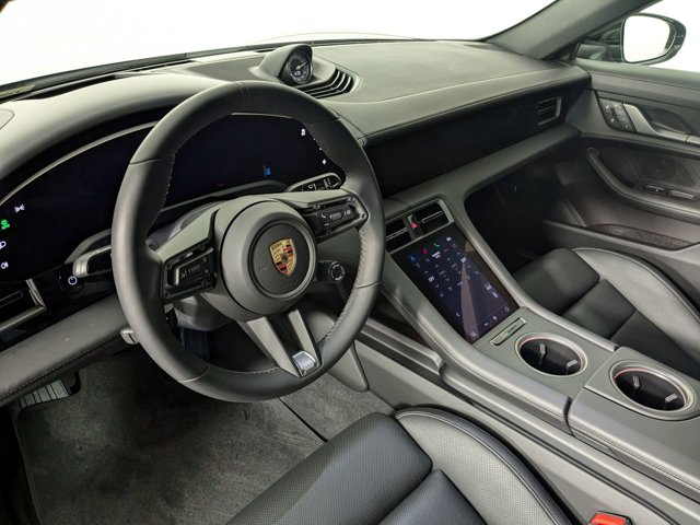 Vehicle image 14 of 25