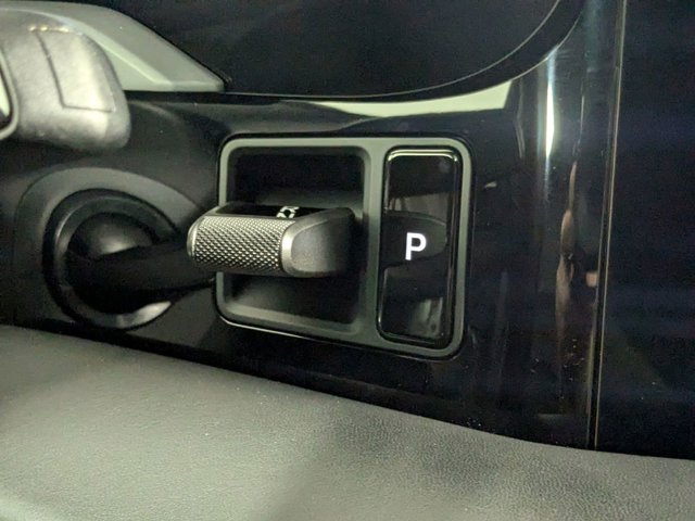 Vehicle image 18 of 25