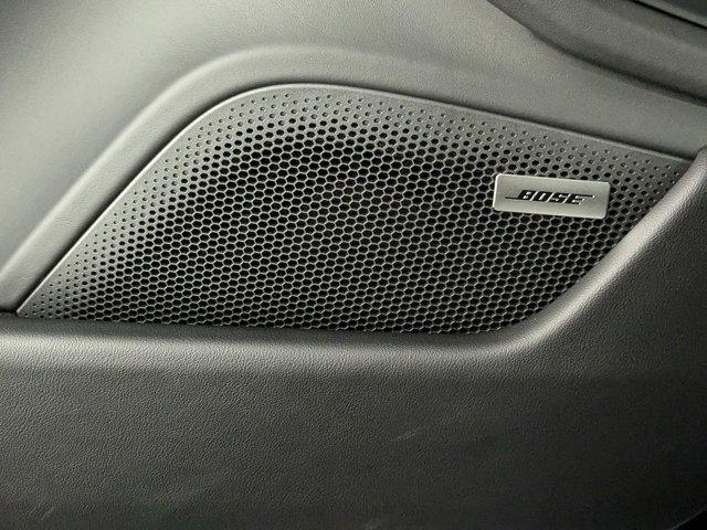 Vehicle image 21 of 25