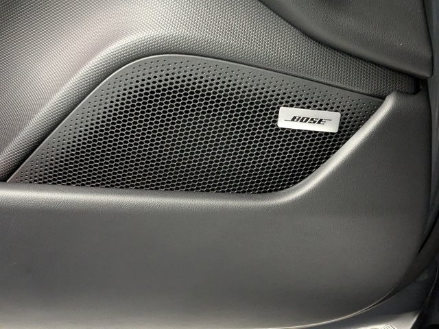 Vehicle image 21 of 25
