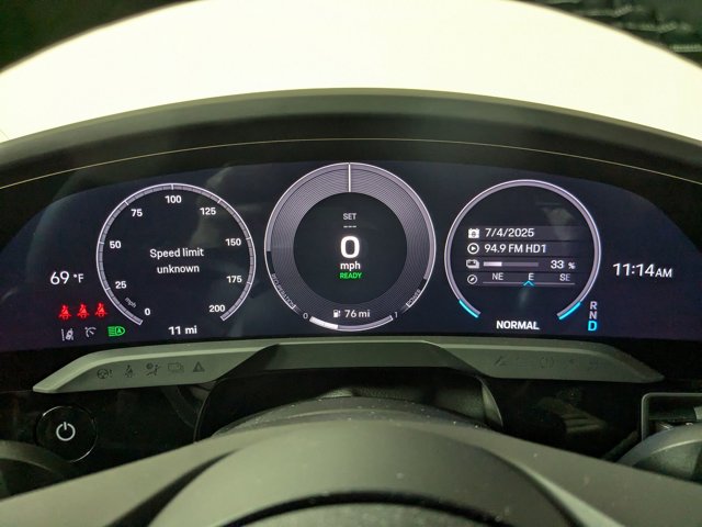 Vehicle image 17 of 25