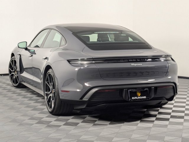 Vehicle image 8 of 25