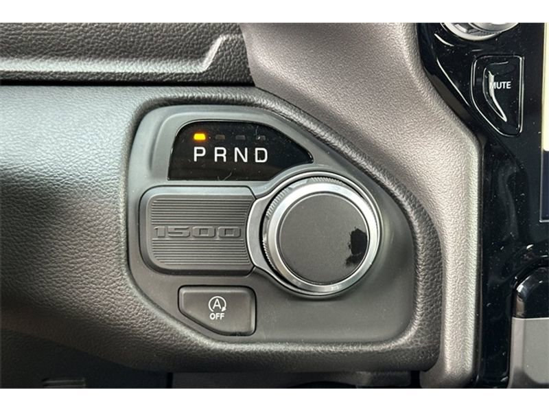 Vehicle image 17 of 21