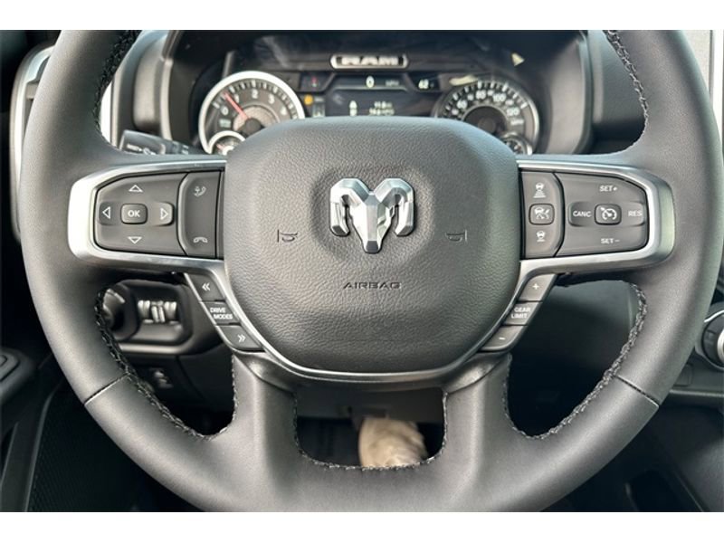 Vehicle image 19 of 21