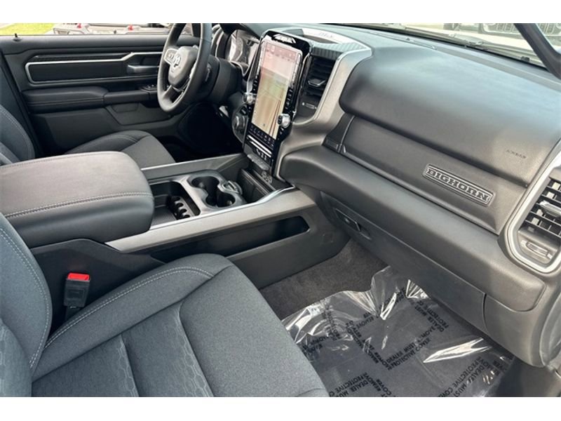 Vehicle image 11 of 21