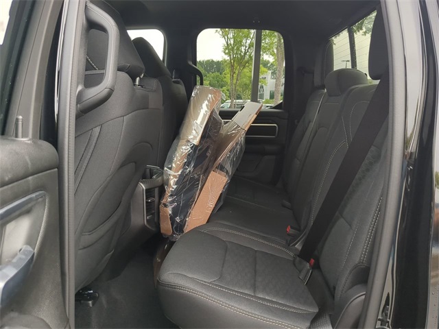 Vehicle image 14 of 31