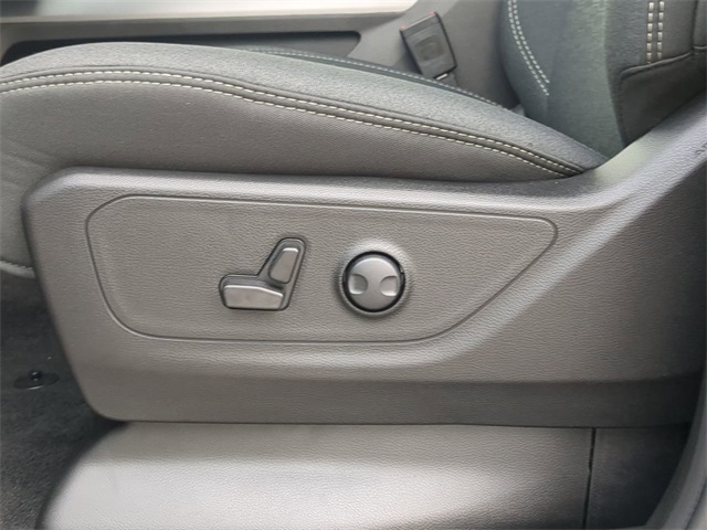 Vehicle image 20 of 31