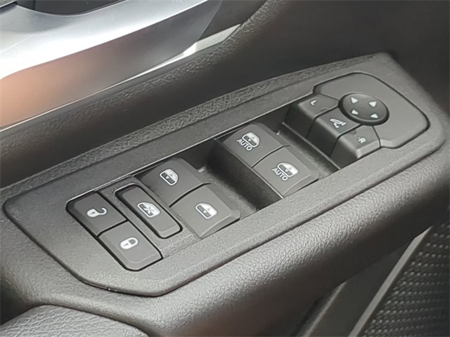 Vehicle image 25 of 31