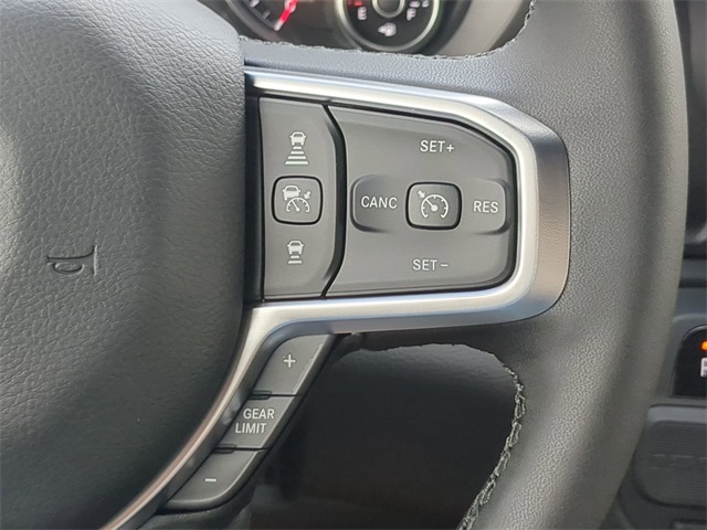Vehicle image 27 of 31