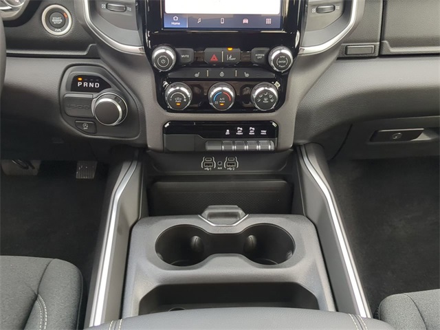 Vehicle image 19 of 31
