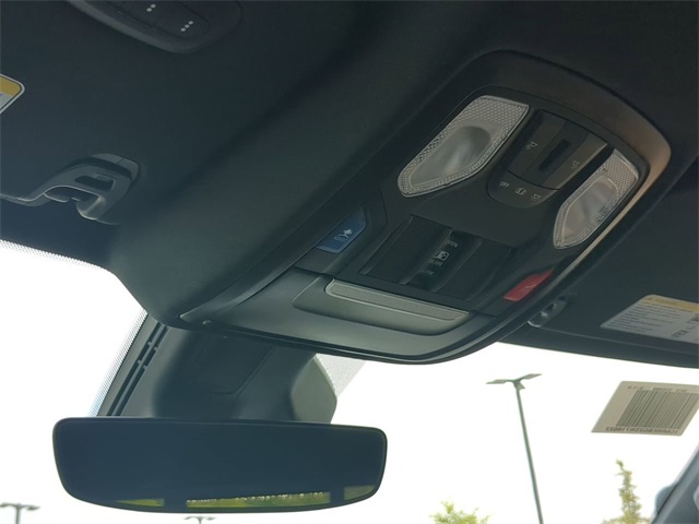 Vehicle image 21 of 31