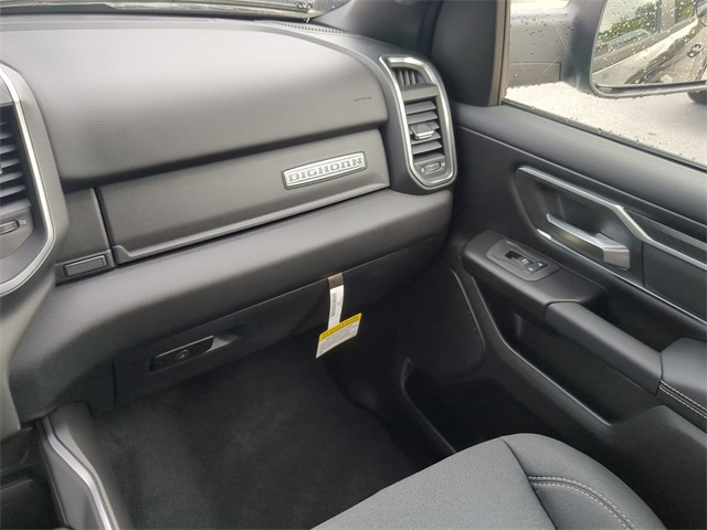 Vehicle image 17 of 31