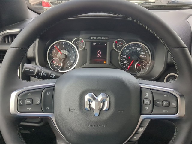 Vehicle image 28 of 31