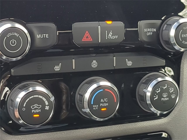 Vehicle image 24 of 31
