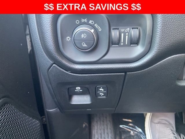 2025 Ram 1500 Image 16 of 19
