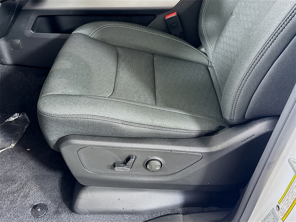 Vehicle image 20 of 32