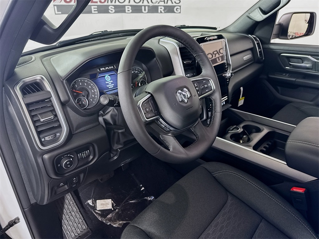 Vehicle image 9 of 32