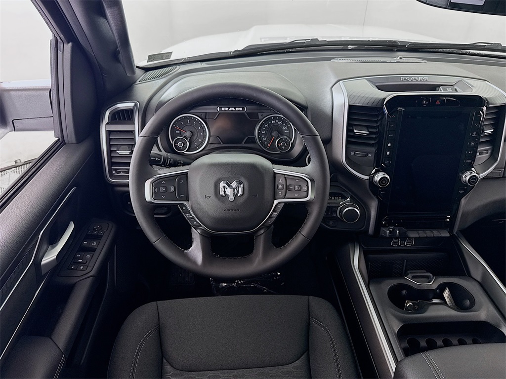 Vehicle image 23 of 32