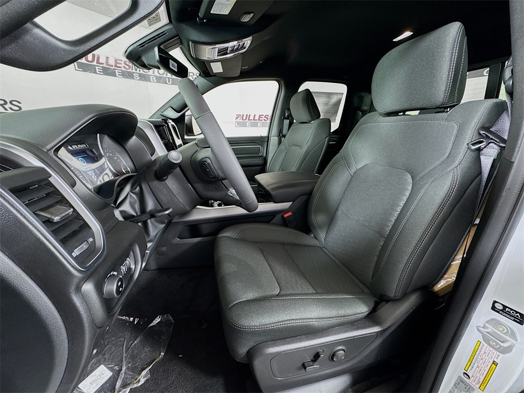 Vehicle image 22 of 32