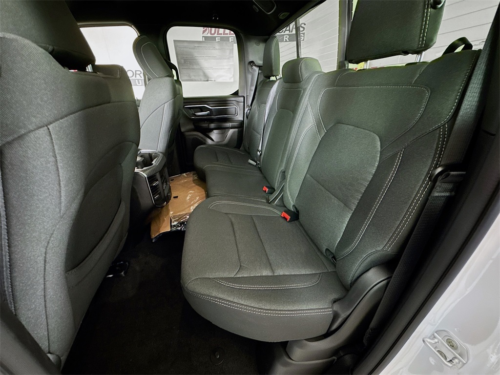 Vehicle image 26 of 32