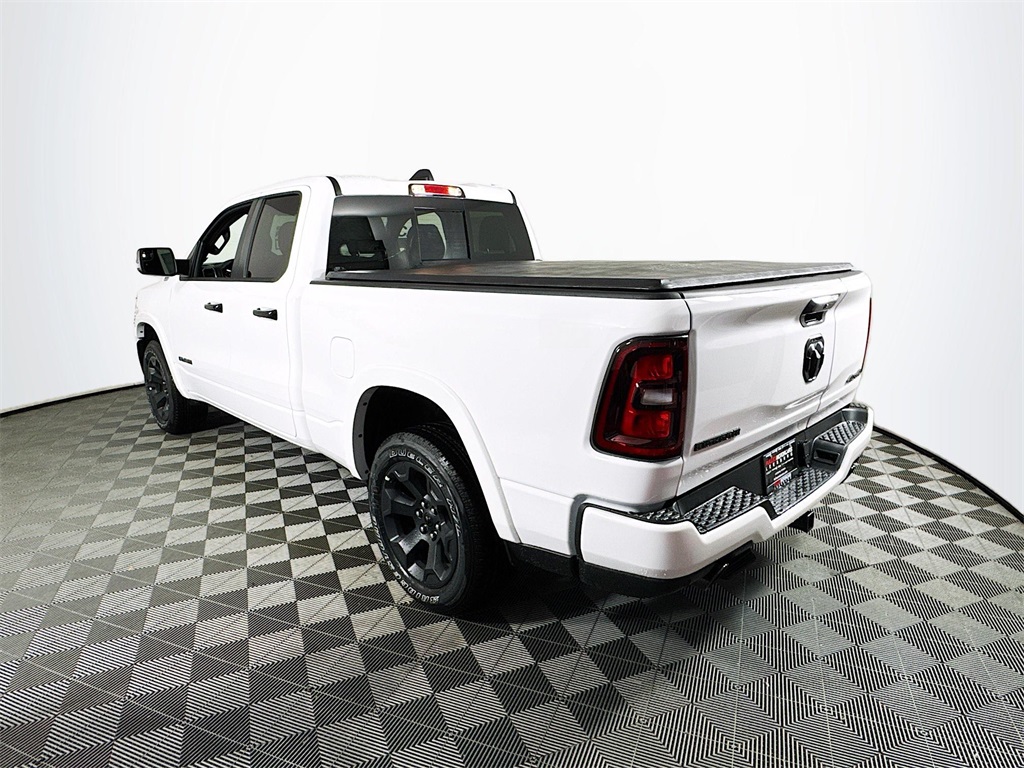Vehicle image 7 of 32