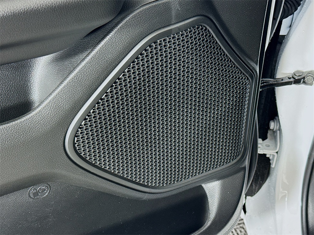 Vehicle image 19 of 32