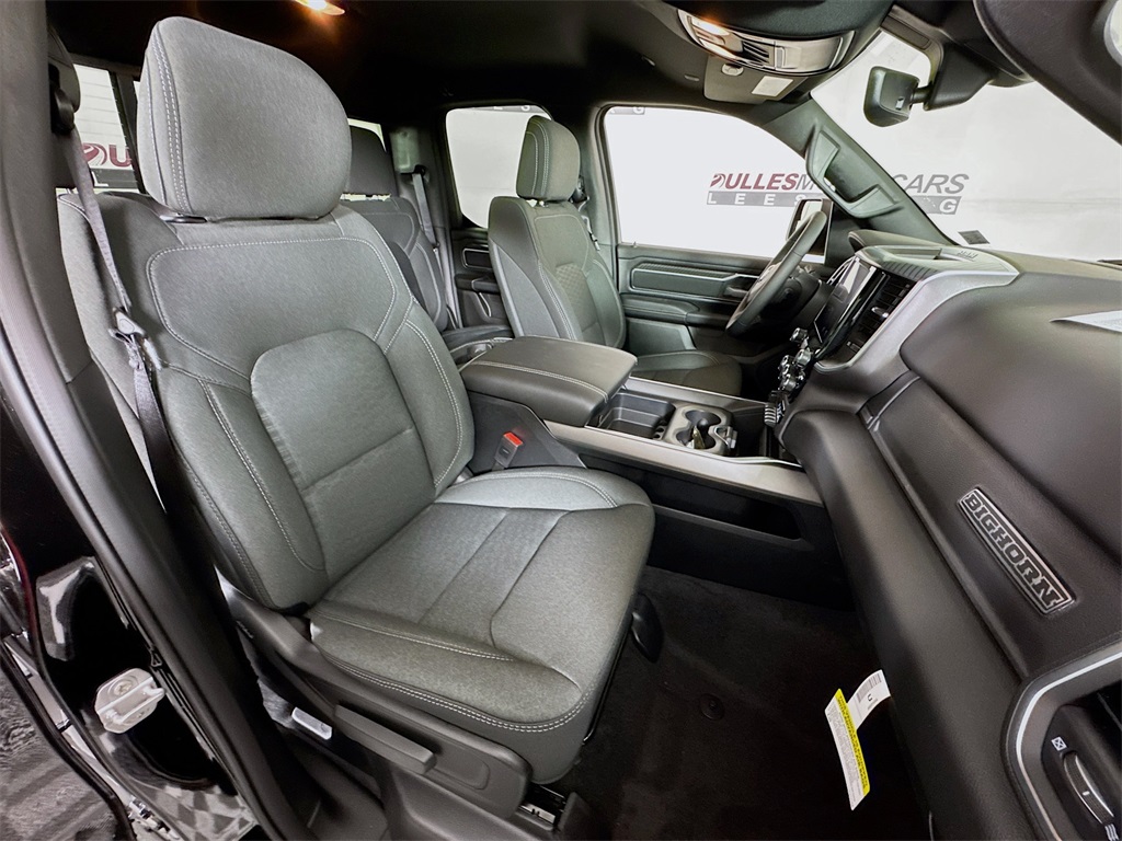 Vehicle image 26 of 30
