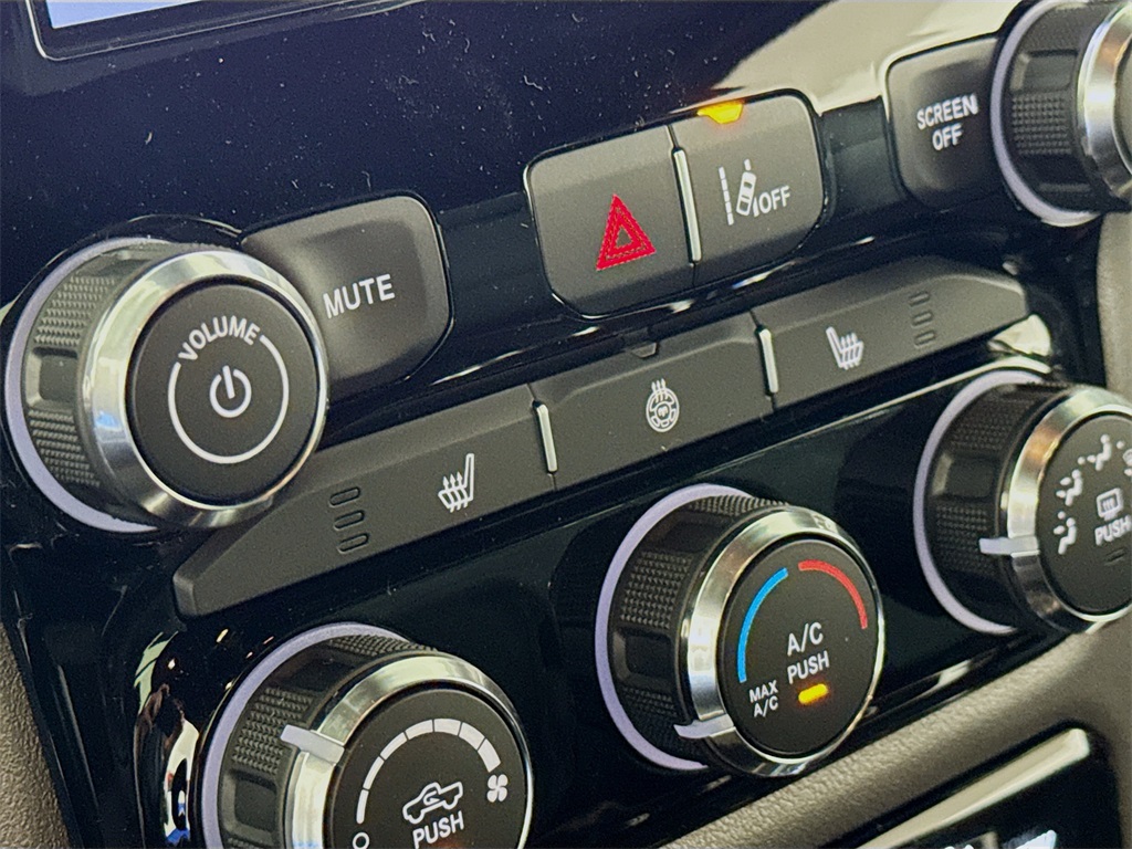 Vehicle image 19 of 30