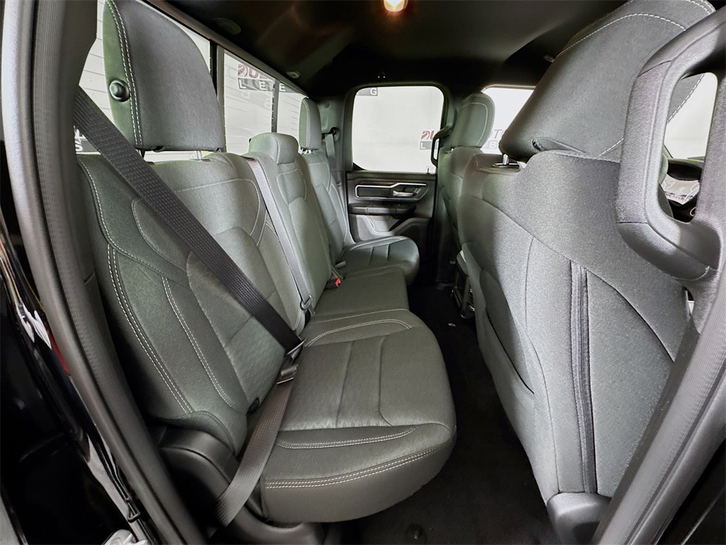 Vehicle image 25 of 30